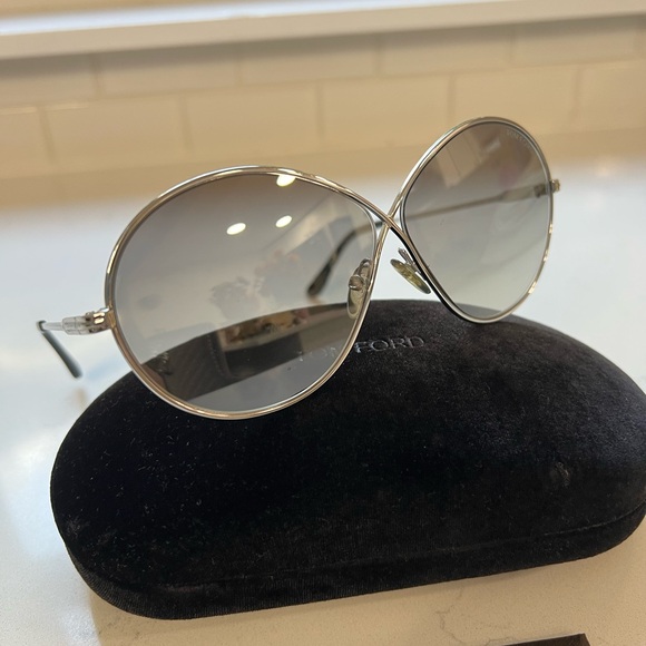 TOM FORD FT 564 18C SILVER AUTHENTIC SUNGLASSES FT564 64-9